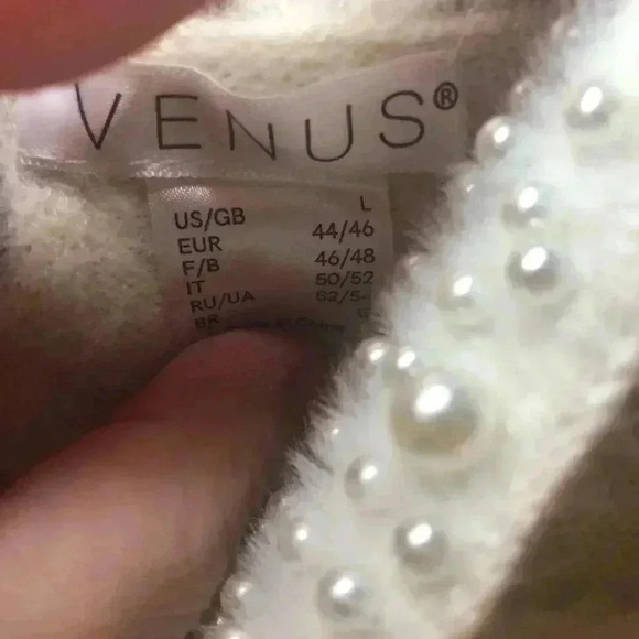 White long sleeve cold shoulder sweater size large - Picture 8 of 16